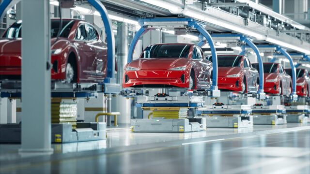 EV-Produktionslinie in einer hochautomatisierten Smart Factory